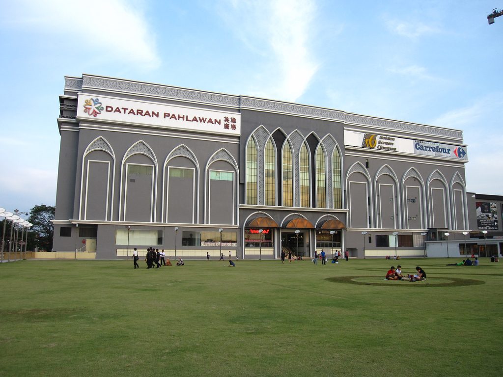 Dataran Pahlawan Melaka Megamall